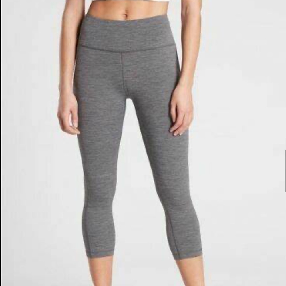 ATHLETA ULTIMATE STASH POCKET CAPRI gray ladies size XS